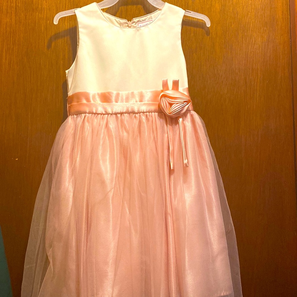 It a good outfit for a party and oh so a good a dress